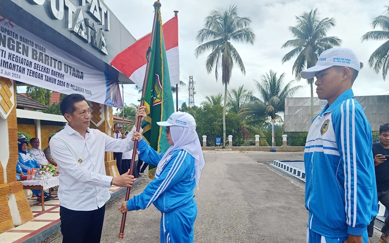 Pj Bupati Muhlis Lepas Kontingan Barito Utara Ikuti Selekda Prapopnas Kalteng