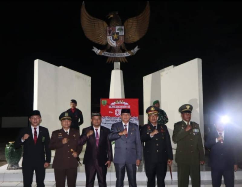 Bupati Bartim Pimpin Apel Kehormatan dan Renungan Suci di Taman Makam Pahlawan, Kenang Jasa Para Pejuang di HUT RI ke-80