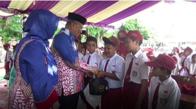 Bupati Tabalong Luncurkan Program GENIUS, Sediakan Pangan Bergizi untuk Siswa SDN Kapar Hulu