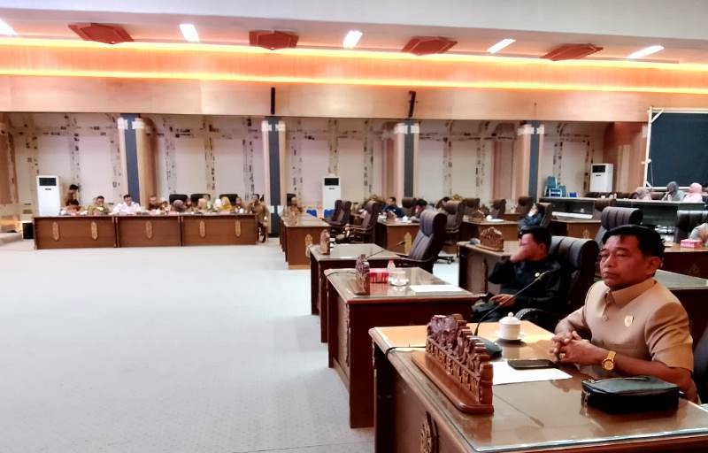 DPRD Gelar Rapat Dengar Pendapat dengan Pemkab Barut dan Perusahaan Terkait Perizinan