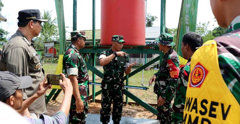 Bupati Shalahuddin Dampingi Tim Wasev Tinjau Pelaksanaan TMMD ke-126 Kodim 1013 Mtw di Desa Jamut