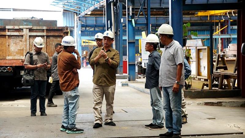 Pastikan Kualitas Material Jembatan, Bupati dan Kadis PUPR Tinjau Pabrik Baja PT Wiratama Globalindo Jaya di Bekasi