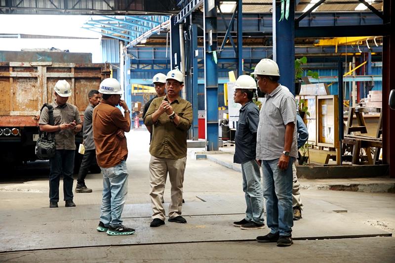 Pastikan Kualitas Material Jembatan, Bupati dan Kadis PUPR Tinjau Pabrik Baja PT Wiratama Globalindo Jaya di Bekasi