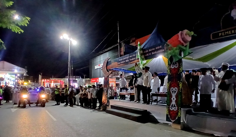 Bupati Barito Utara Ajak Masyarakat Perkuat Kebersamaan saat Lepas Peserta Pawai Takbir Idul Fitri 1447 Hijriah